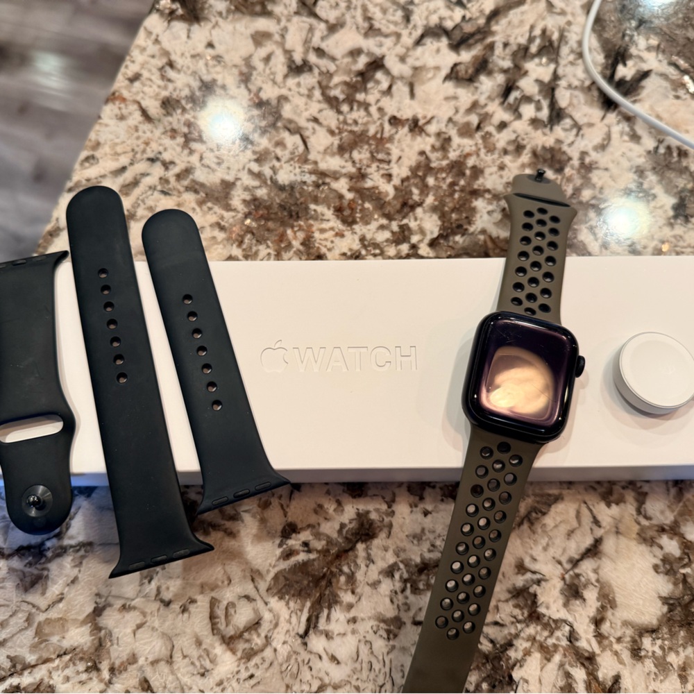 Apple Series 8 Smartwatch in Midnight Al with Sport Band 41MM with GPS and Cell